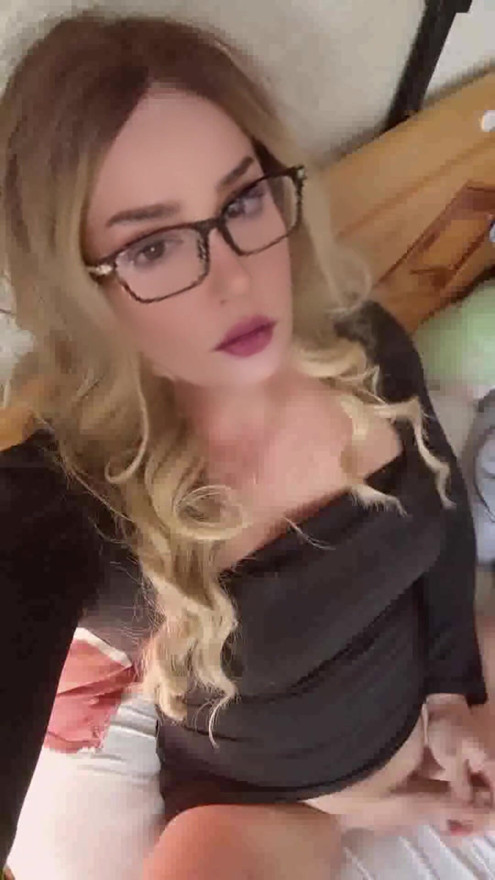 "Blonde Trans Girl Reveals Her Huge Surprise in Lingerie"