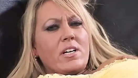 Evli kadınlar evde yalnız: evli kadın #250