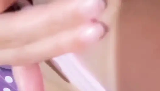 Götlü kız boşalana kadar mastürbasyon yapıyor