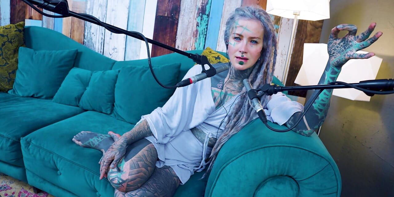 Eu falo sobre U - desconfortável - asmr podcast SFW falando gótica magrinha menina dreadlocks tatuagem modelo tatuada menina