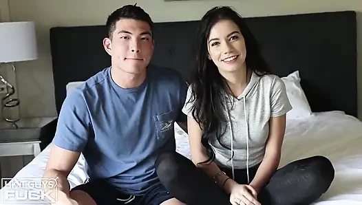 Asiatischer pinoy-hengst Sean fickt rachel baddie