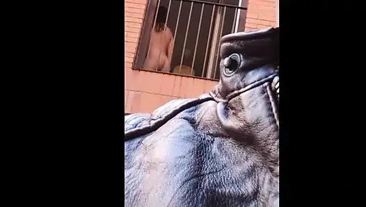 Публичная подборка обнаженности - доставка пиццы, топлес бич, соблазнение друга