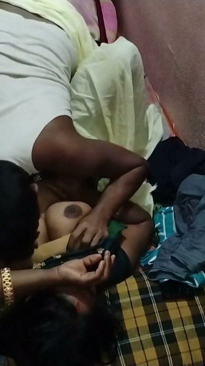 देसी बीवी को बड़े दिन रात में चोदा बहुत मज़ा आया | क्लिप 1