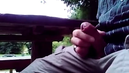 Wichsen auf dem Wanderparkplatz