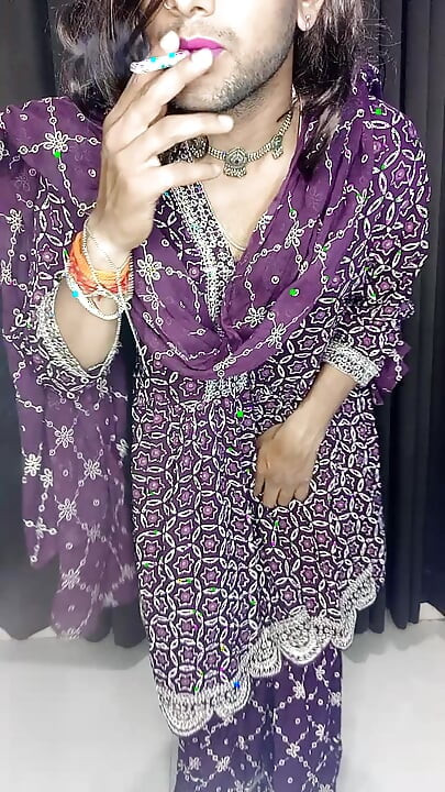 Kakak ipar India lagi sendirian di rumah pakai vibrator