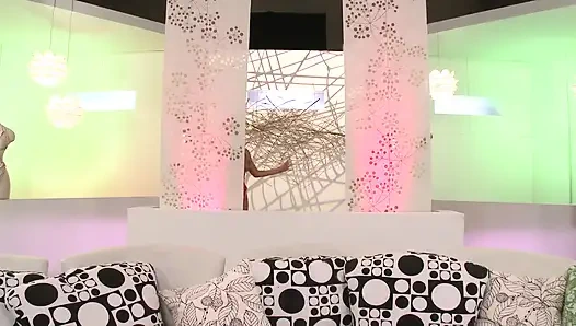 Aku akan mengambil beberapa gambar, lalu aku akan menembak beberapa air mani ke sekujur tubuhmu