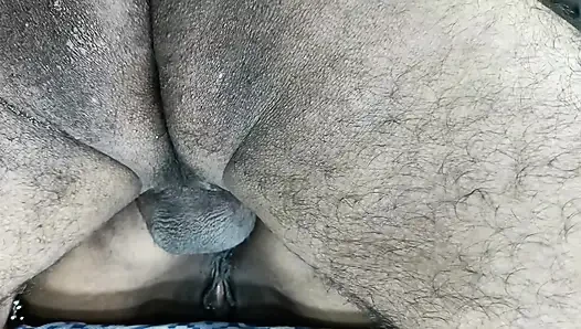 Ateşli seksi götlü amcık sikişiyor yarak emiyor memeden süt emiyor ve domaltarak yarağa oturuyor