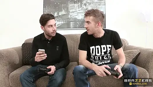 Brazzers - Danny D крадет юную соседку по комнате Ариану Marie давится огромным членом и получает камшот на лицо