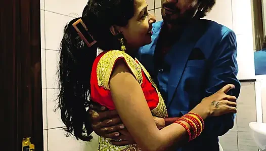 Lal pari jesi hot hardcore lady bathroom m mili uske sath sex karne ke leye bat hui phle wo na bolrhi thii fir usne soft sex karne ke leye k