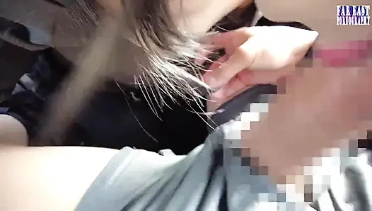 Kalabalık gözlerin dik uçlarında ateşli, sıkı bir tepenin ateşlendiği çıplak meme yürüyüşü faz.1