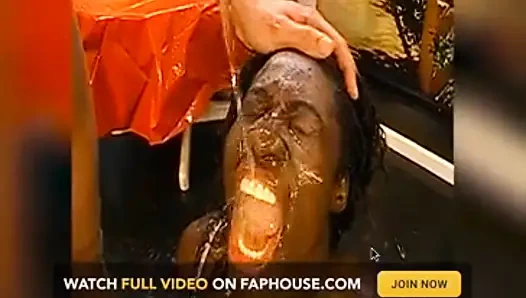 Cewek binal jerman ini dientot habis-habisan sampai kencing di mulut dan telan sperma hangatnya