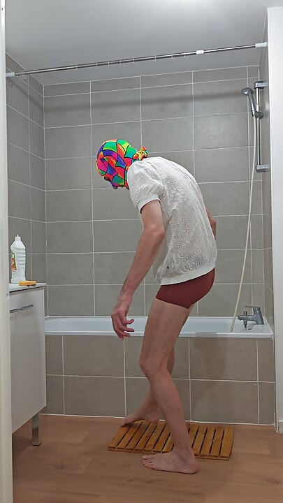 I'm cleaning my bathtub (episode 2)