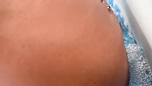 Массажная струя в бассейне