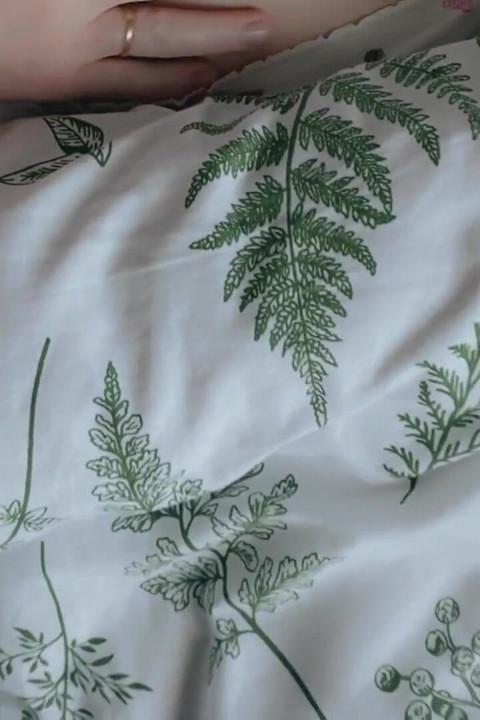 Hyvää huomenta Petite Pussy! Haluan leikkiä kanssasi
