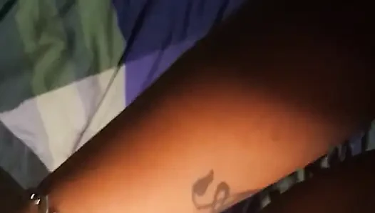 Beschenkte brasilianerin fickt sehr heiß mit seinem frechen jungen mädchen