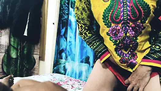 Tante hot menggunakan kesempatannya untuk ngentot sama pria kulit hitam kontol besar