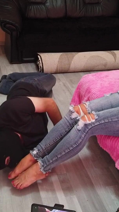 "Sarışın olgun bir kadın için ayak ibadeti" den önemli an