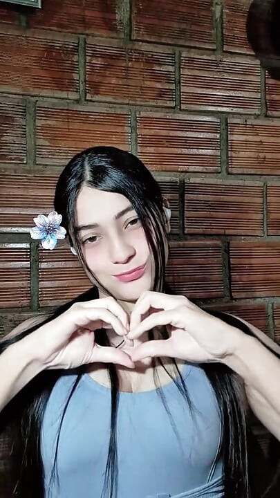 Colombiana se masturba con su vecino
