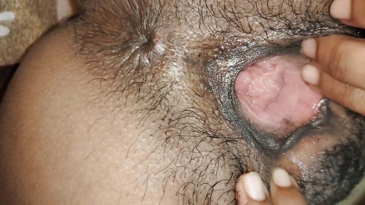 muskaan desi bhabhi elsker fingrene sine i fitta