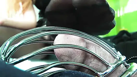 Умолите кончить