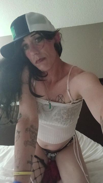 Amatuer Crossdresser Taylor showing off her ass in motel room