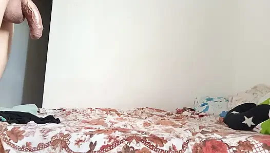Gadis gemuk ini nyepong kontolku sampai tenggorokan
