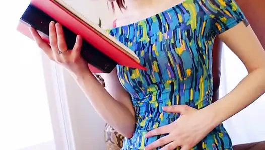 Bree Daniels ve esmer güzel amcık yalıyor ve parmaklıyor