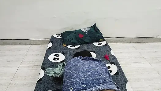 Mein stiefbruder betritt mein zimmer unangekündigt, wir fickten am ende hart in Hindi Audio