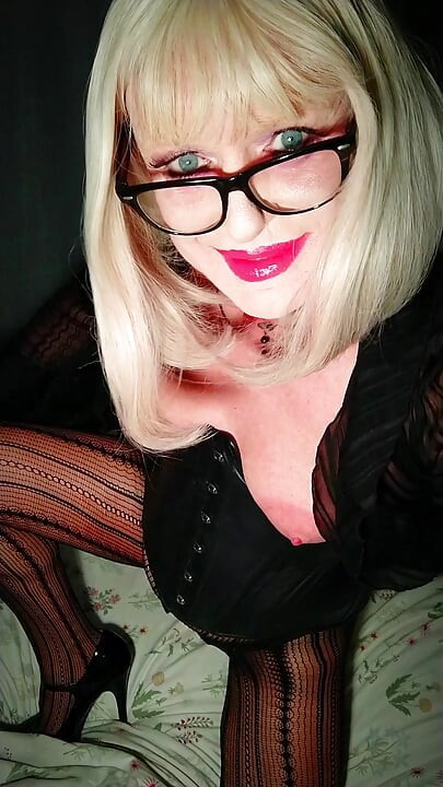 Big Nipples Tgirl Cums Everywhere