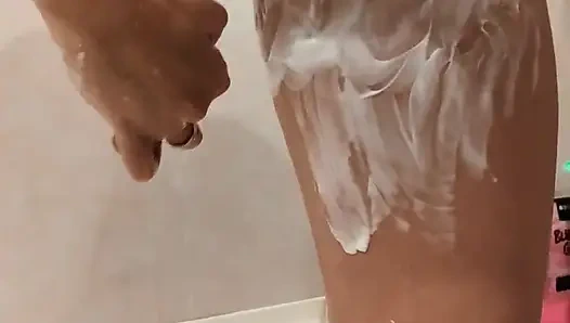 Nackte stiefschwester in der dusche