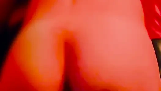Memijat memekku dengan dildo di malam hari