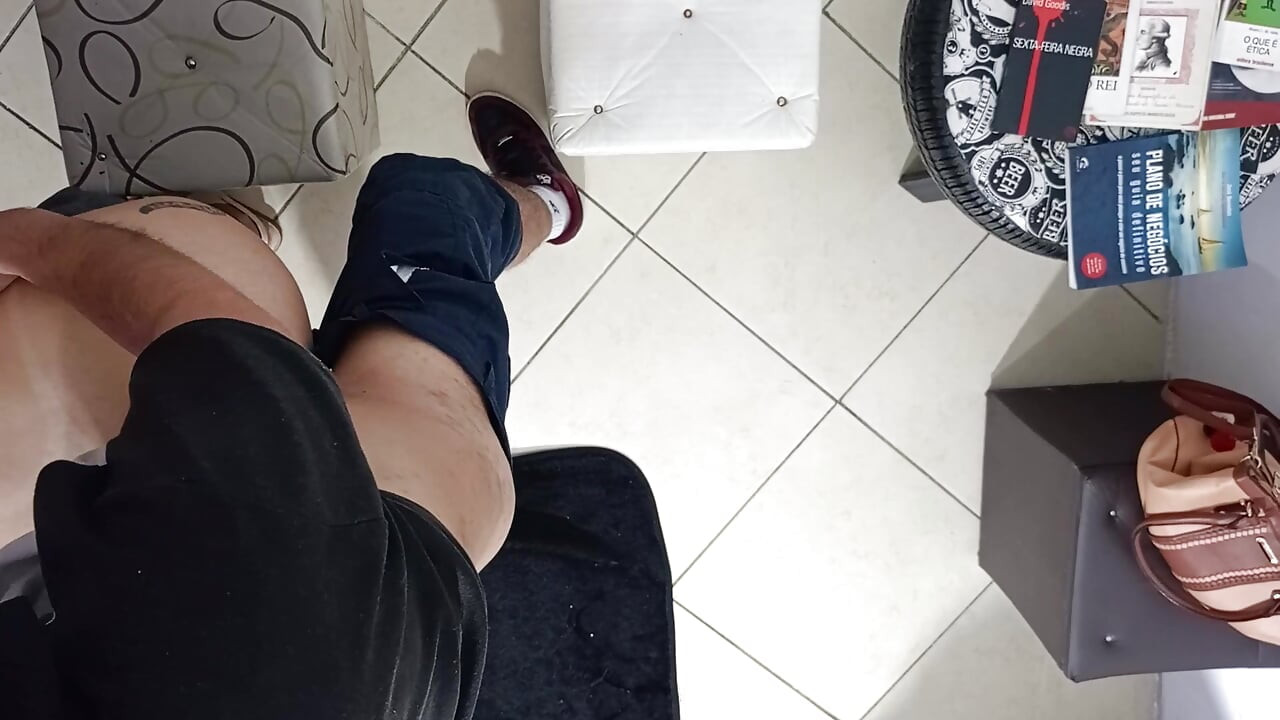 待合室はセックスするのに良い場所です。