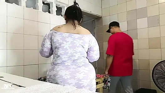 My stepson can't see me alone, he always has to reach for my vagina