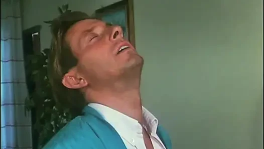 Layanan Kamar: Pelayan untuk 2 pelacur haus air mani