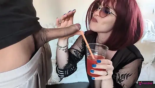 Бармен, я жажду! Кончите прямо в мой стакан!