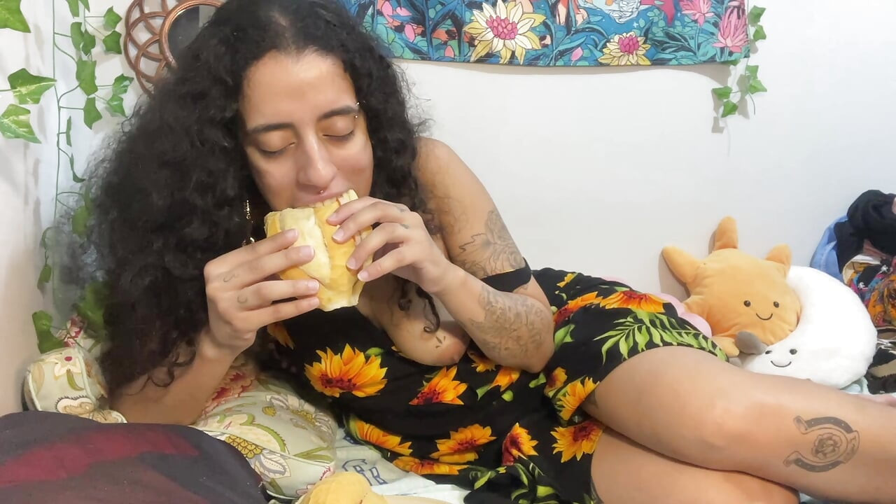 Sarapan pagi dengan dewi pepek berbulu