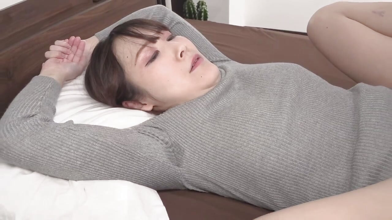 Ayana Yamagishi uma puta em um vestido de malha que tenta você com sua linha corporal obscena hardcore
