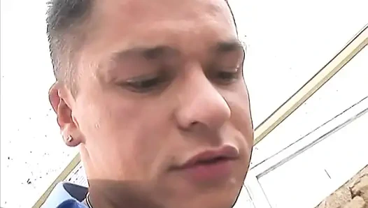 Полностью разодетая красотка-блондинка наслаждается скачкой на страпоне и жесткой плоти ее пасынки