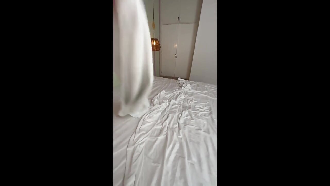Mi se rup vaginul de două ori în aceeași zi, fratele vitreg excitat se bucură de vaginul meu strâns
