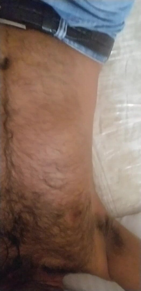 Mais velho papai peludo olhar sexy