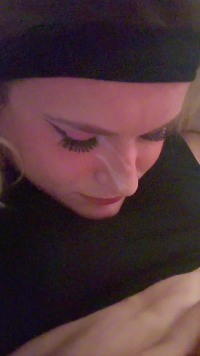 Sissy kurva dobiva samo-facijalnu