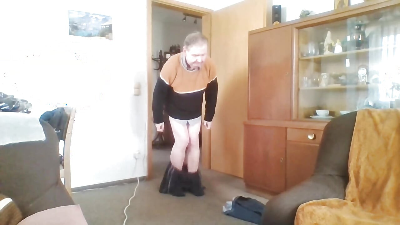Andreas with suspender belt and bra jerking off