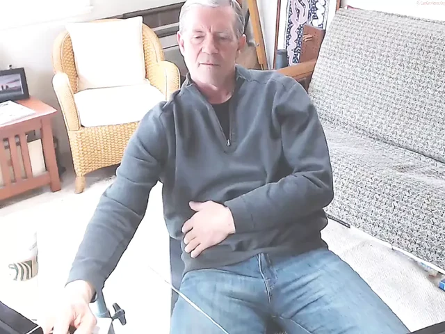 Big Dick Daddy jacking off