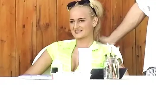 Blonde amateurin lutscht schwanz und wird hart geritten