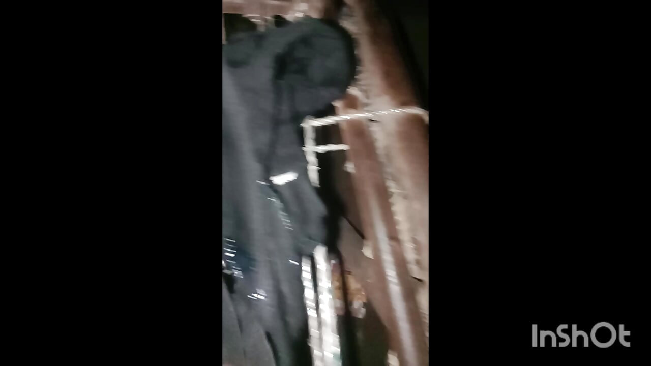 Black bra bua ki masterpition black bra bua ka bra chori karke Maine usmein bathroom ke andar hath mein sthul
