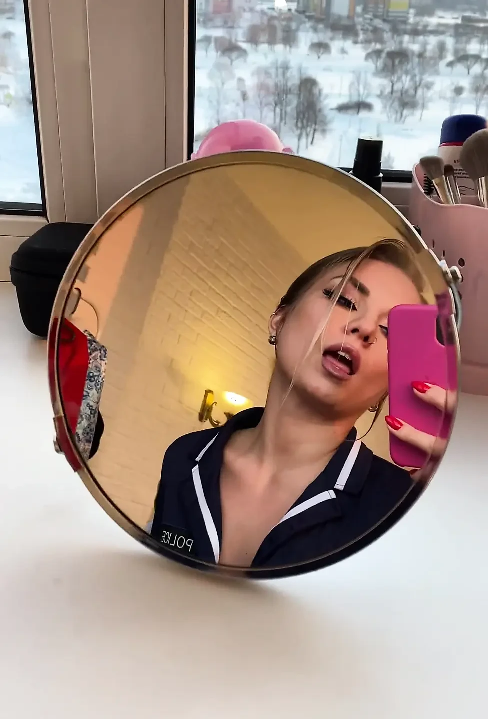 Secret video.  Nice light and lovely mirror