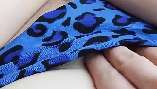 Aku lagi asik ngocok kontolku sore-sore - pov