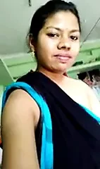 Bhabi ne boobs dikhai