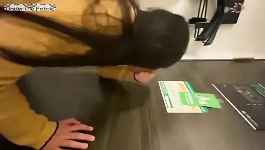 FaceReveal второй раунд черноволосой красотки, захватывающий с смелой скачкой и глубоким кримпаем Peaks