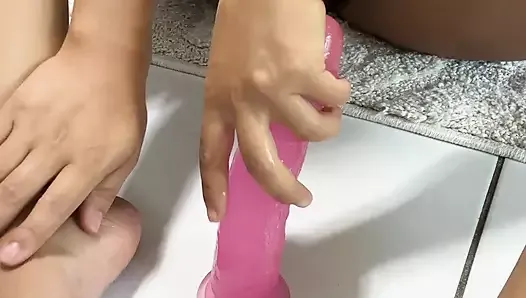 Jasmine Sweet Arabic making foot fetish show